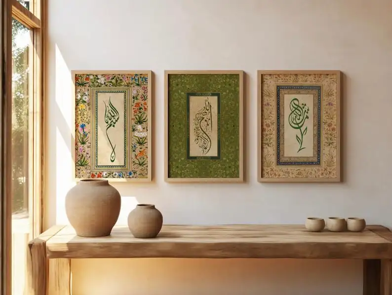 Plakat z arabską kaligrafią i kwiatami boho Burgundia