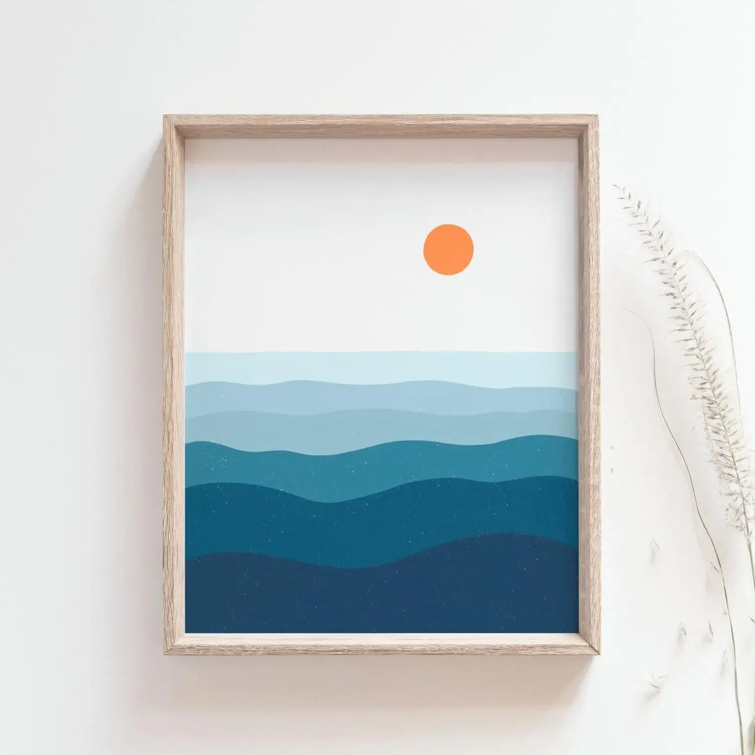 Plakat coastal z morskimi falami, ptakami i rybami śliwka