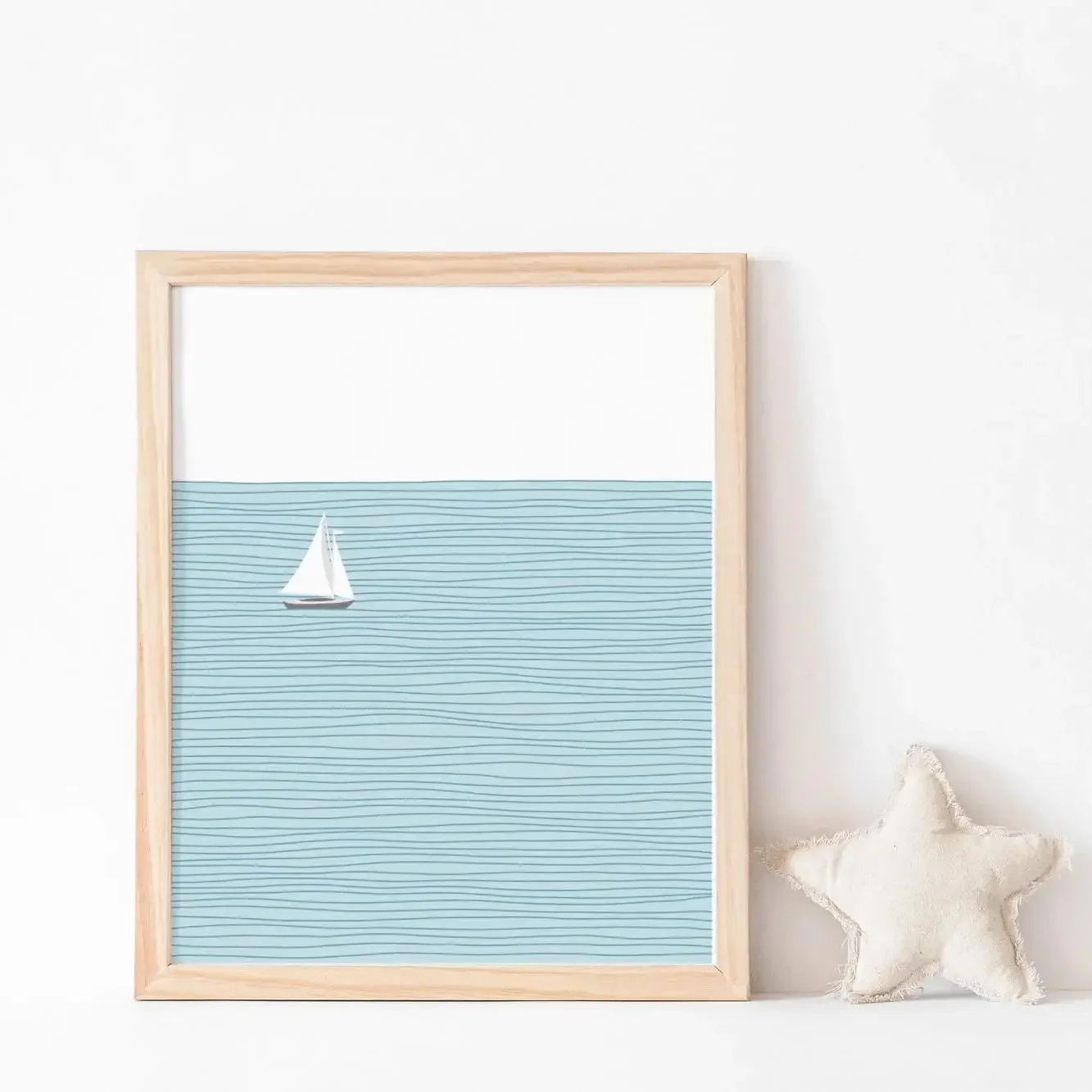 Plakat coastal z morskimi falami, ptakami i rybami żółty