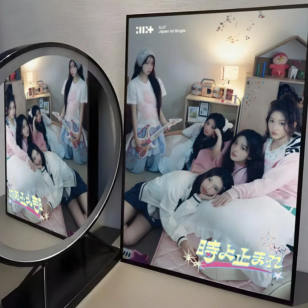 Plakat zespołu ILLIT dla fanów K-pop Czarny4