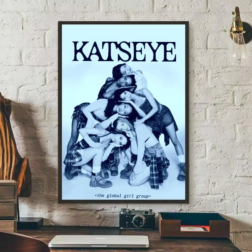 Katseye - plakat zespołu K-pop Czarny9