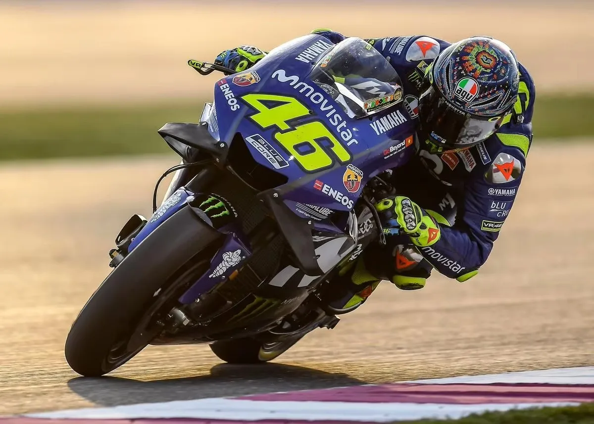 Plakat z wyścigiem MotoGP w klasycznym stylu Jasnoszary