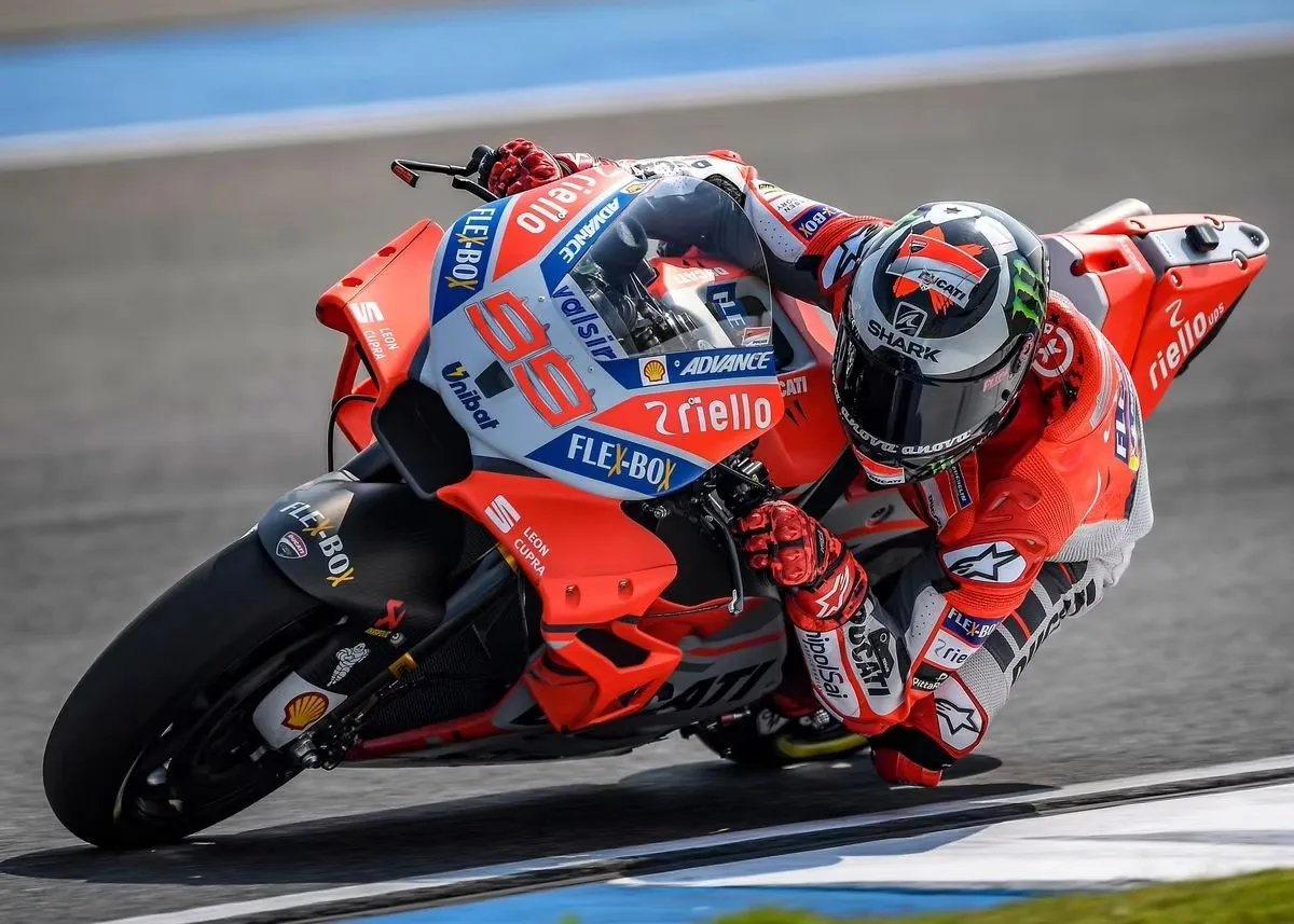 Plakat z wyścigiem MotoGP w klasycznym stylu Wielo