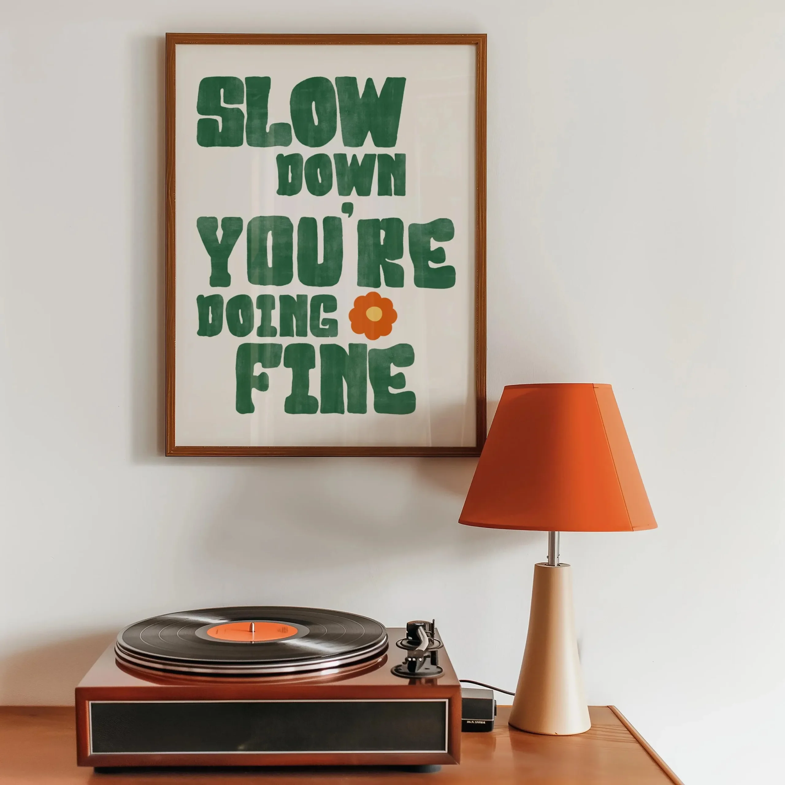 Plakat z napisem Slow Down You're Doing Great Czarny