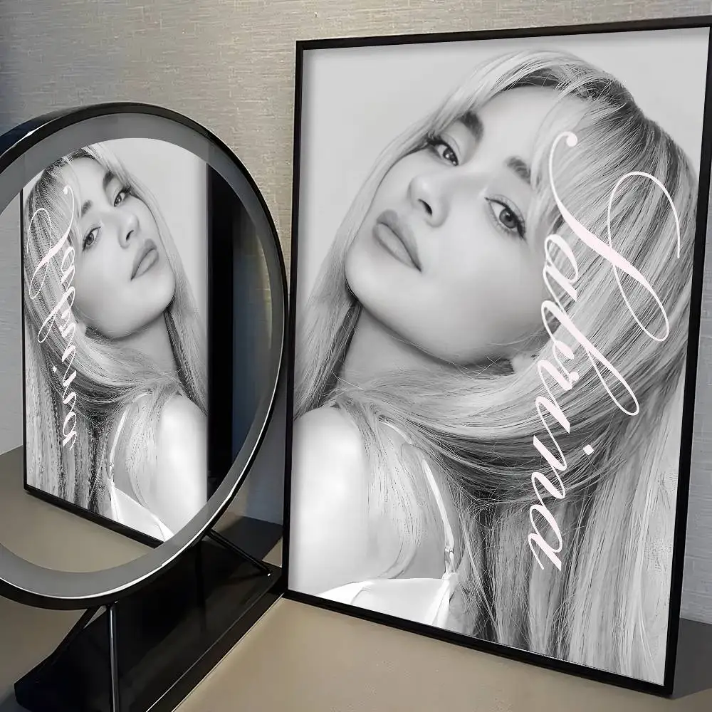 Plakat Sabrina Carpenter - portret piosenkarki Różowy
