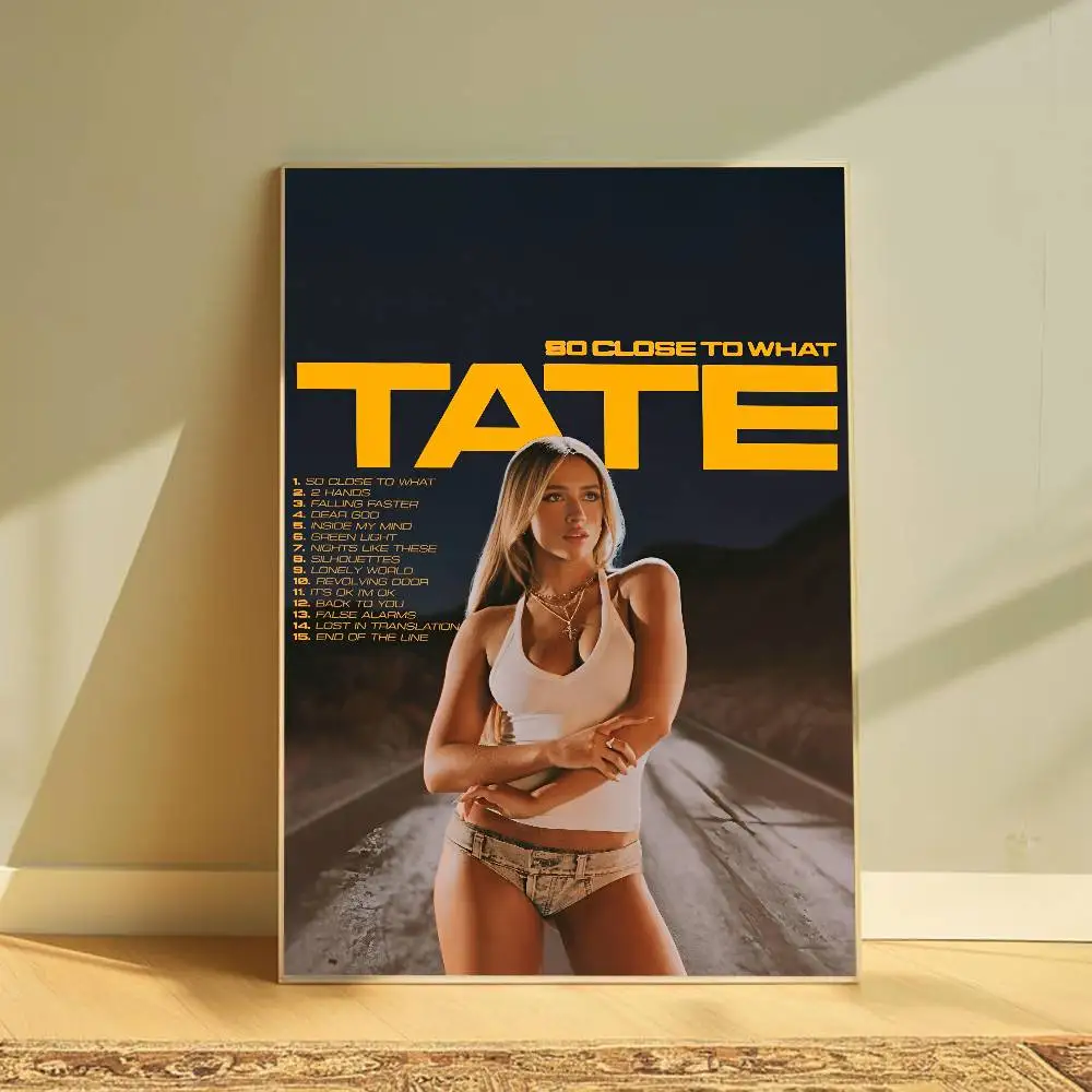 Plakat Tate McRae - portret piosenkarki Szary