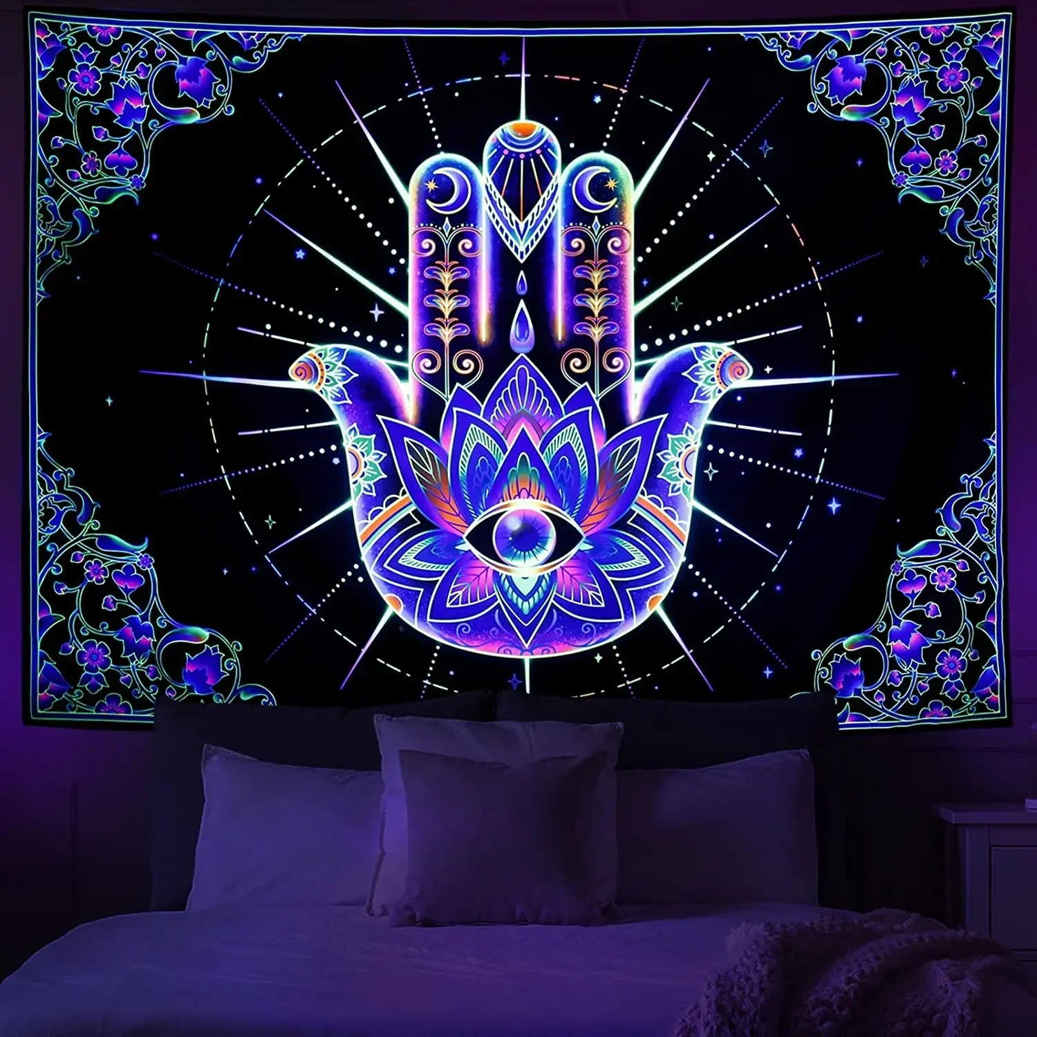 Dłoń Hamsa i mgławica – plakat mistyczny świecić