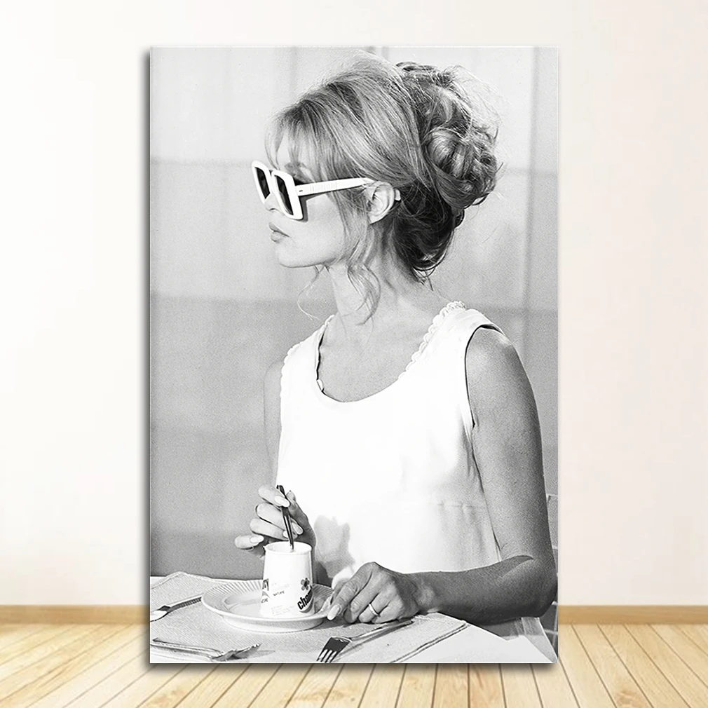 Plakat czarno-biała fotografia mody Jasnoszary