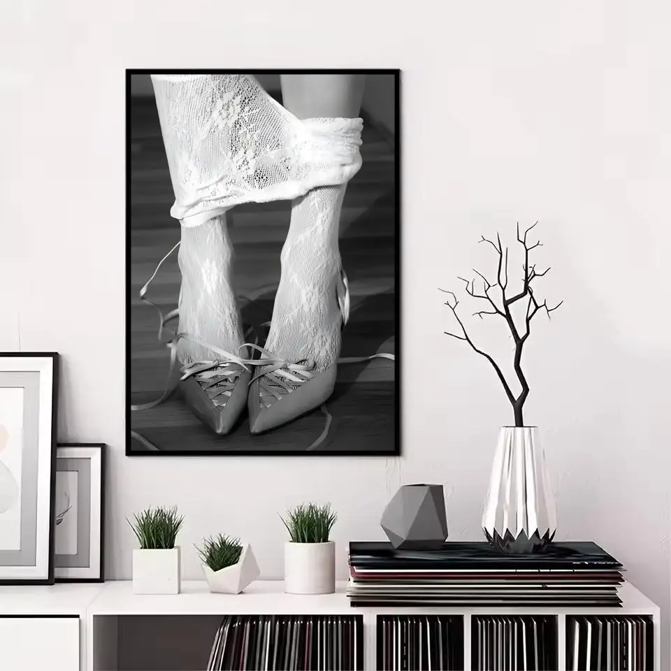 Czarno-biały plakat fashion w luksusowym stylu Biały
