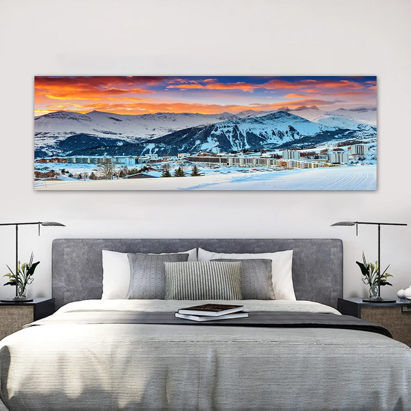 Plakat z górskim jeziorem i śnieżnym krajobrazem Szary