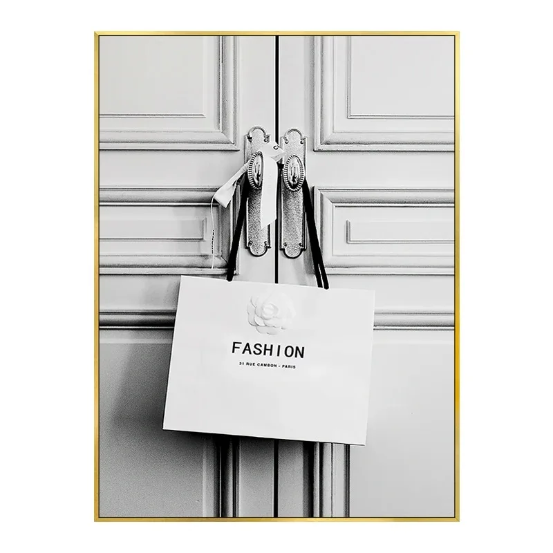 Plakat modowy Paris perfumy i auto Burgundia
