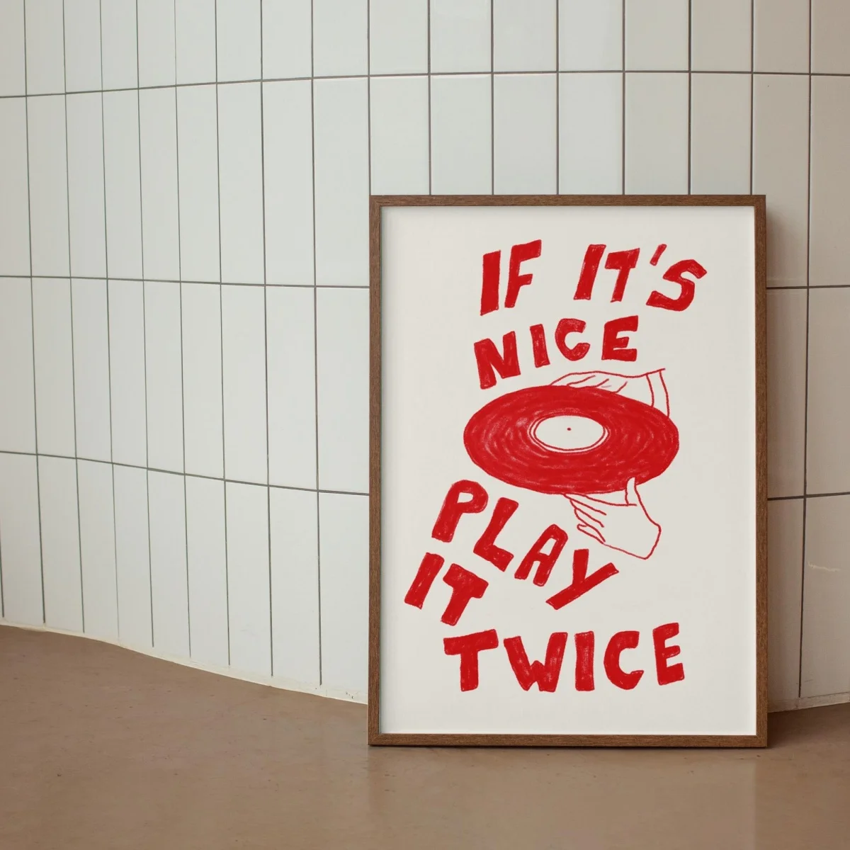 Plakat retro z gramofonem i tańczącą parą żółty