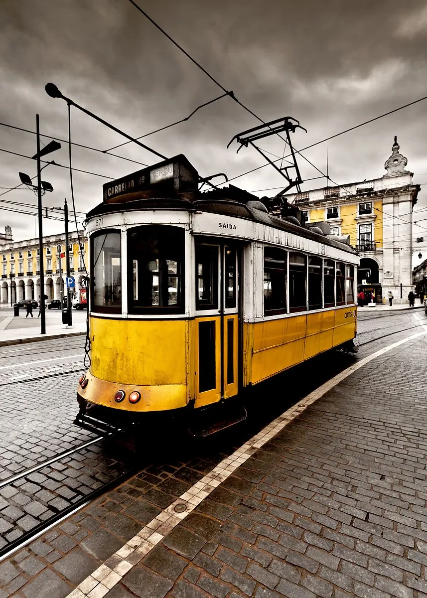 Plakat retro żółta taksówka i tramwaj czarno-biały Fioletowy