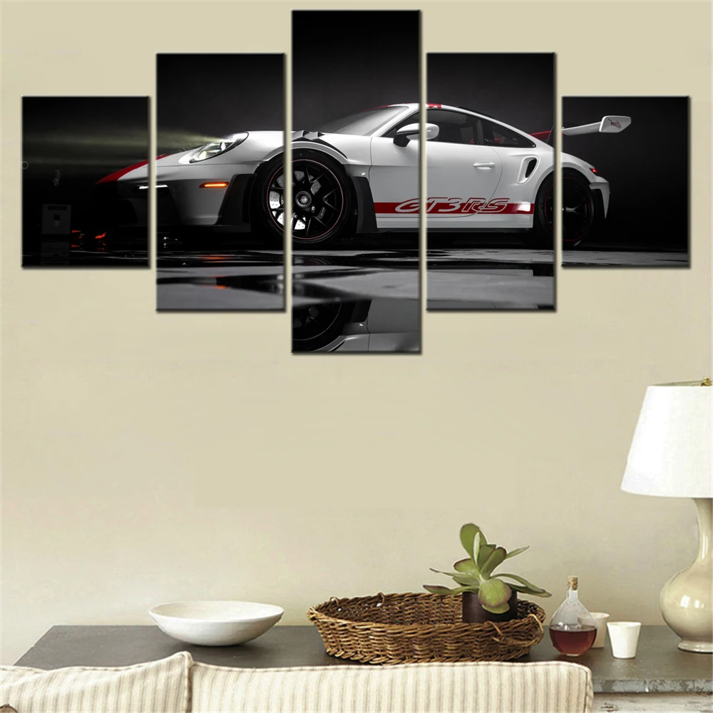 Sportowe auto w ciemnej estetyce – zestaw 5 plakatów żółty