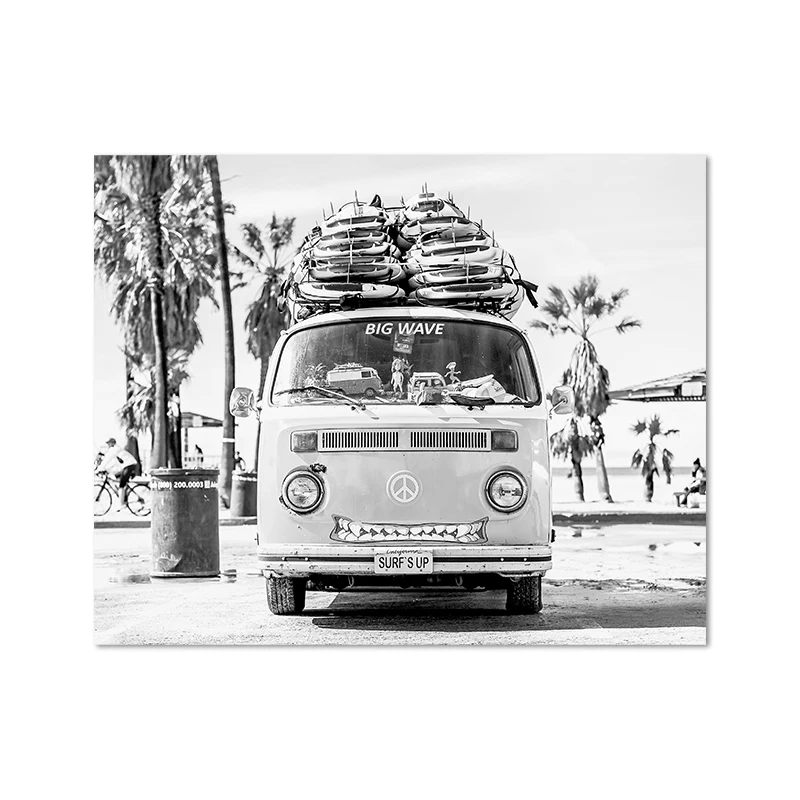 Surfing i plaża – czarno-biały plakat fotograficzny Brązowy