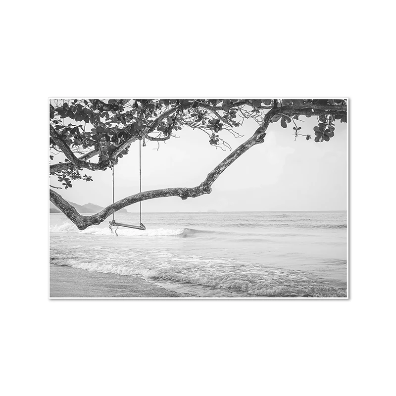 Surfing i plaża – czarno-biały plakat fotograficzny Jasnoszary