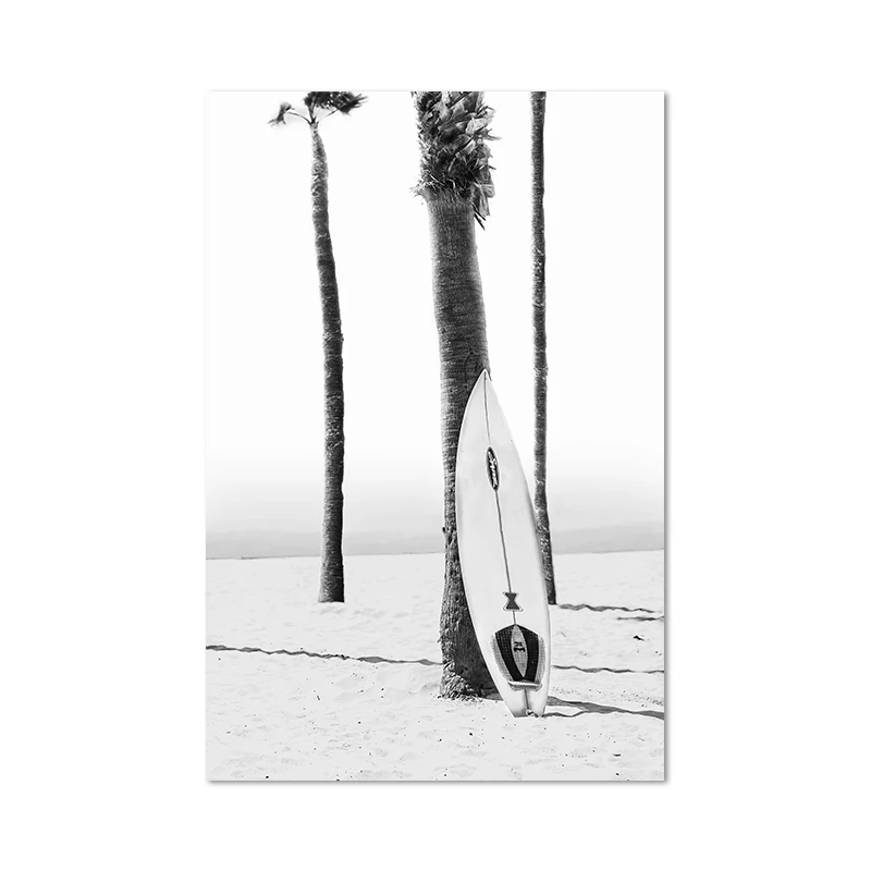 Surfing i plaża – czarno-biały plakat fotograficzny Niebieski