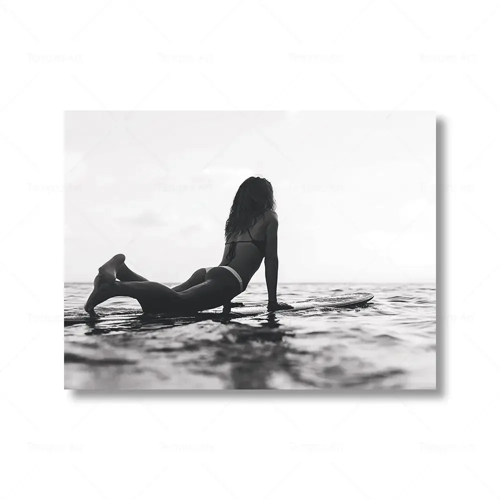 Surfing na plaży - plakat czarno-biały Fioletowy/фиолетовый